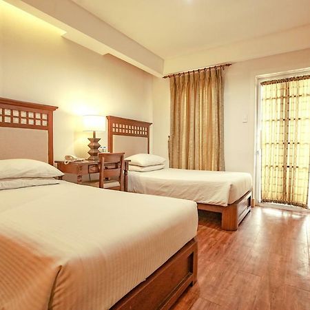 Hotel Emilia Davao Экстерьер фото
