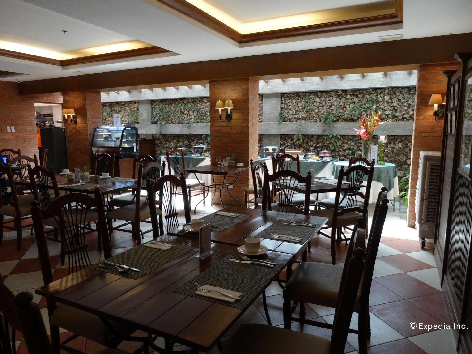 Hotel Emilia Davao Экстерьер фото
