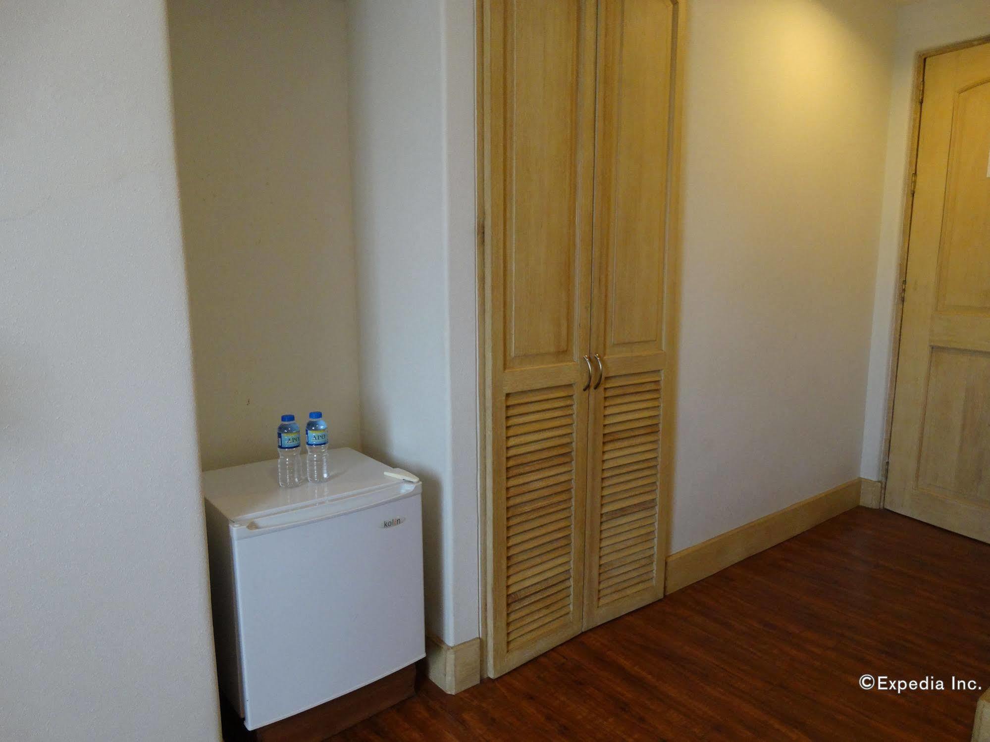 Hotel Emilia Davao Экстерьер фото