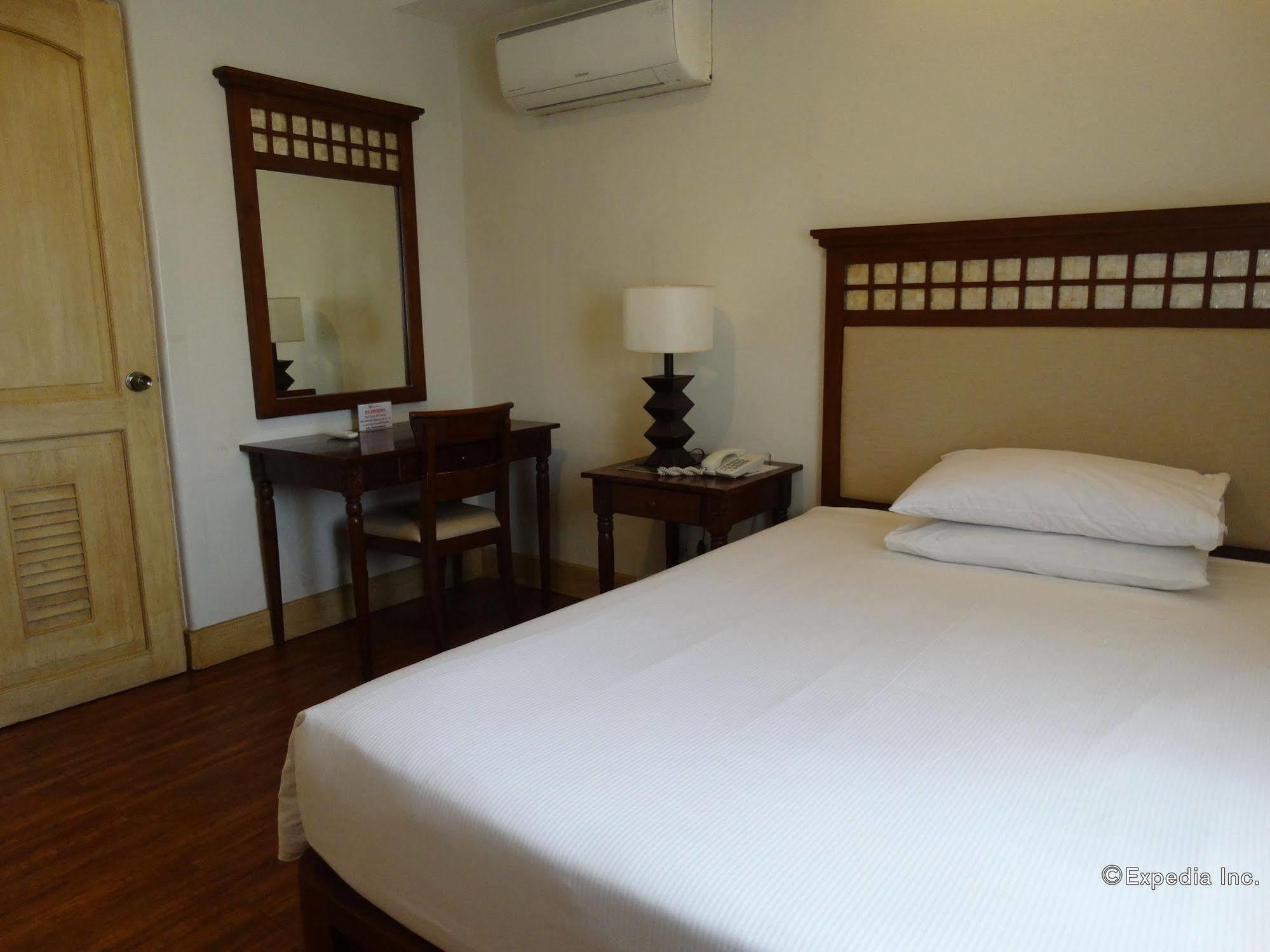 Hotel Emilia Davao Экстерьер фото