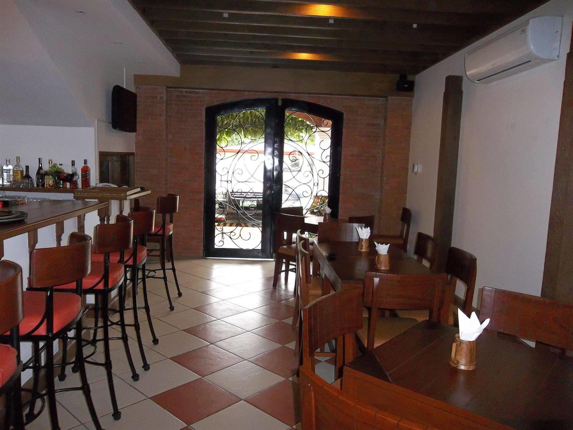 Hotel Emilia Davao Экстерьер фото