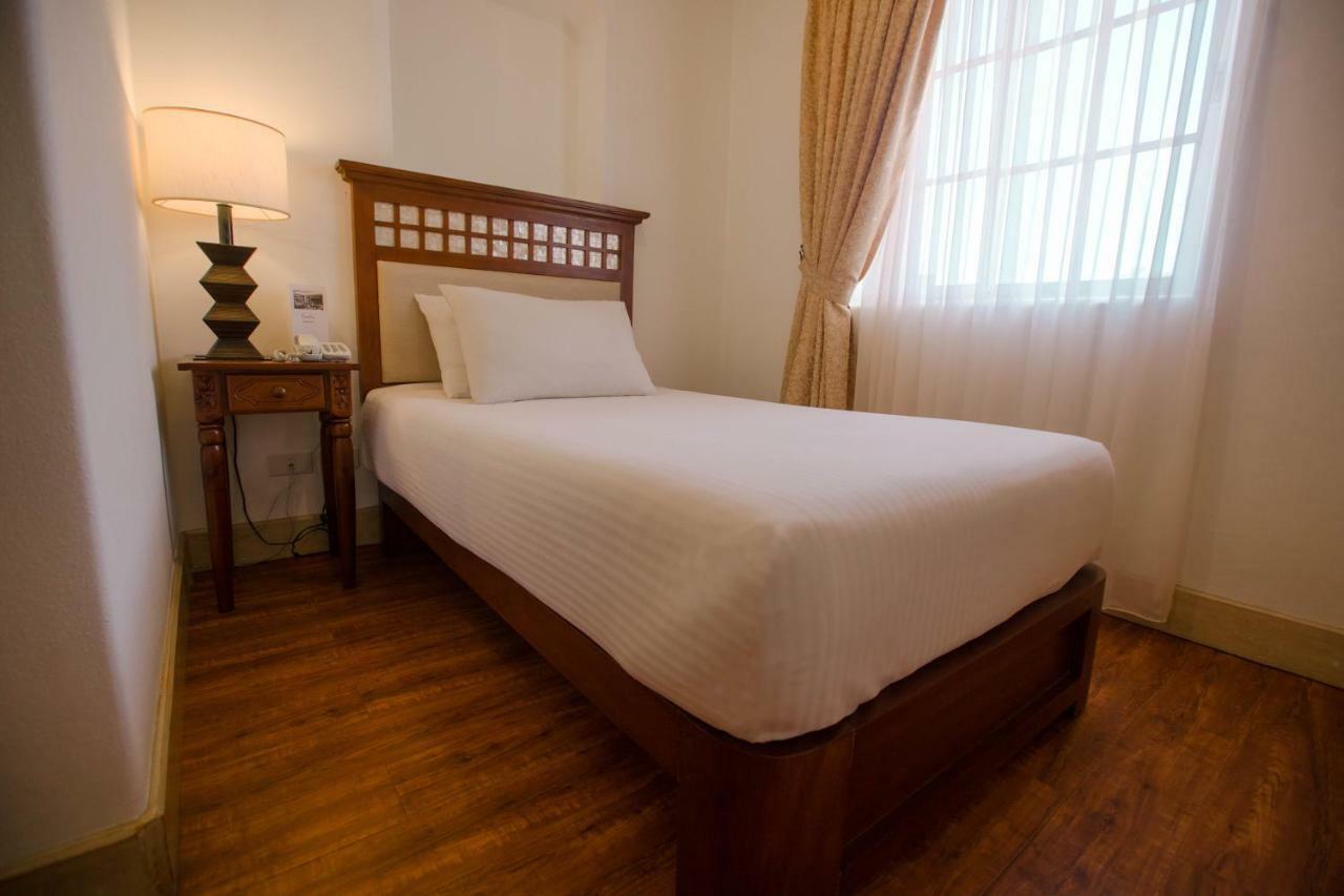 Hotel Emilia Davao Экстерьер фото