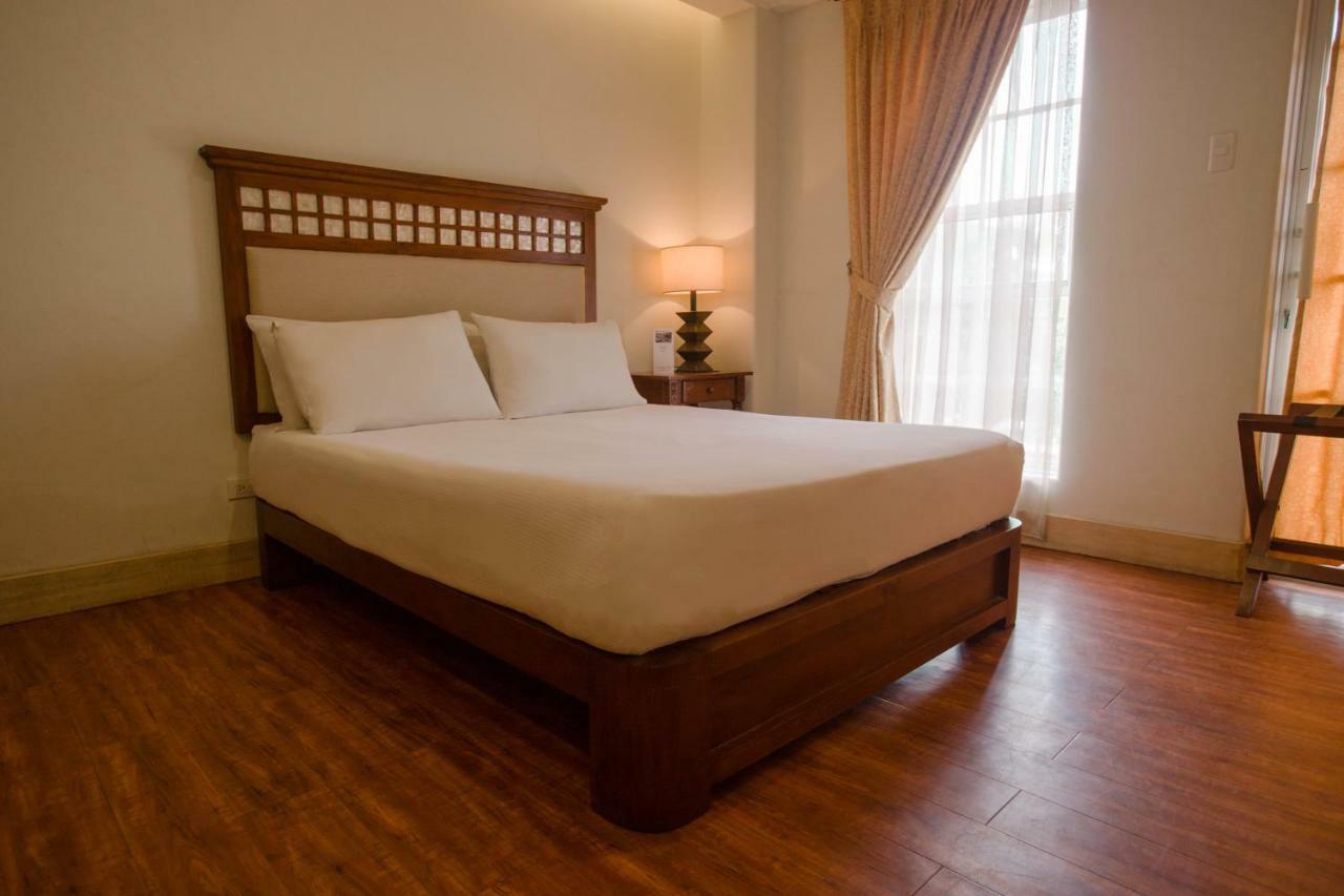 Hotel Emilia Davao Экстерьер фото